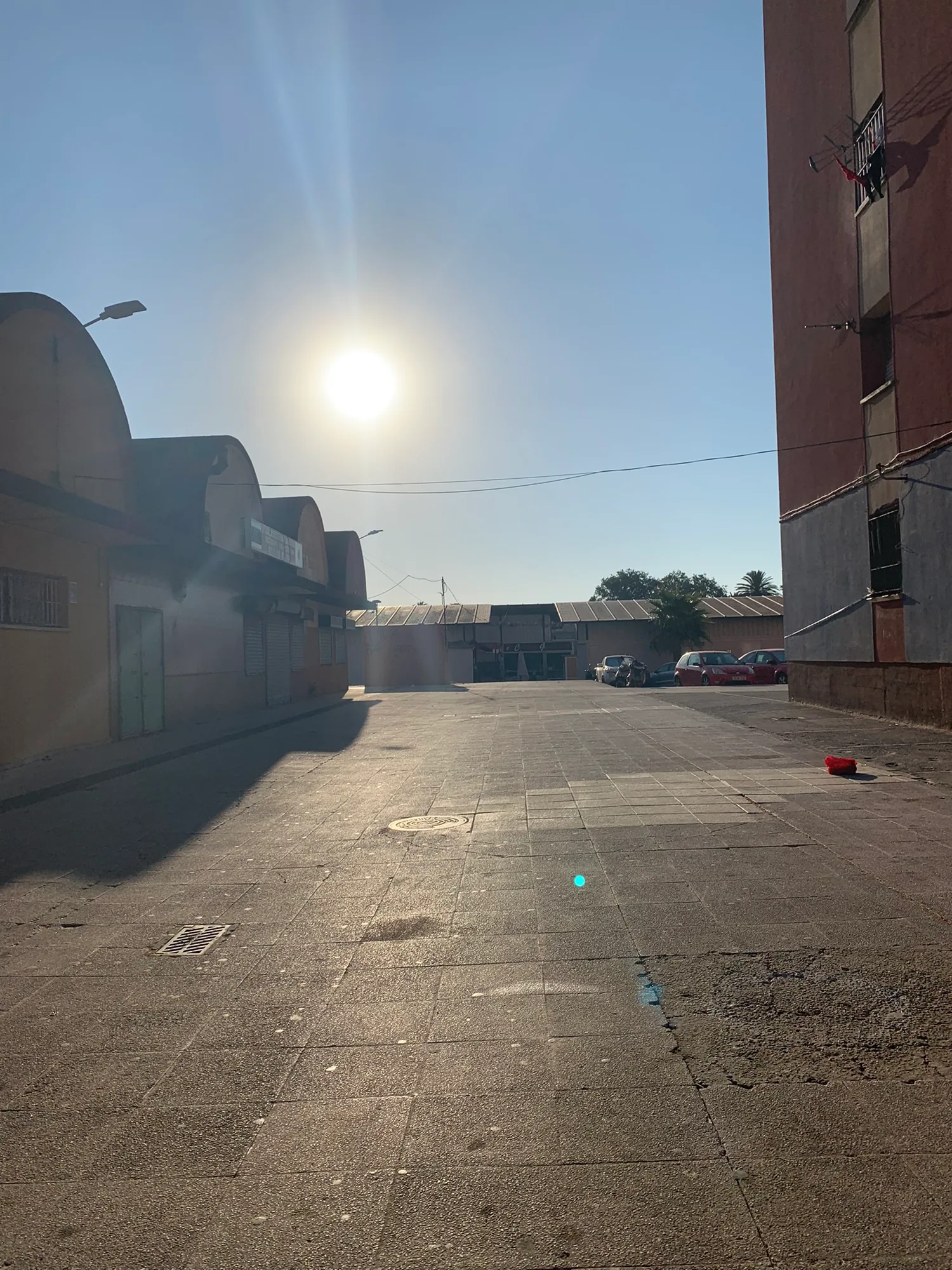 A residential courtyard market in La Linea.